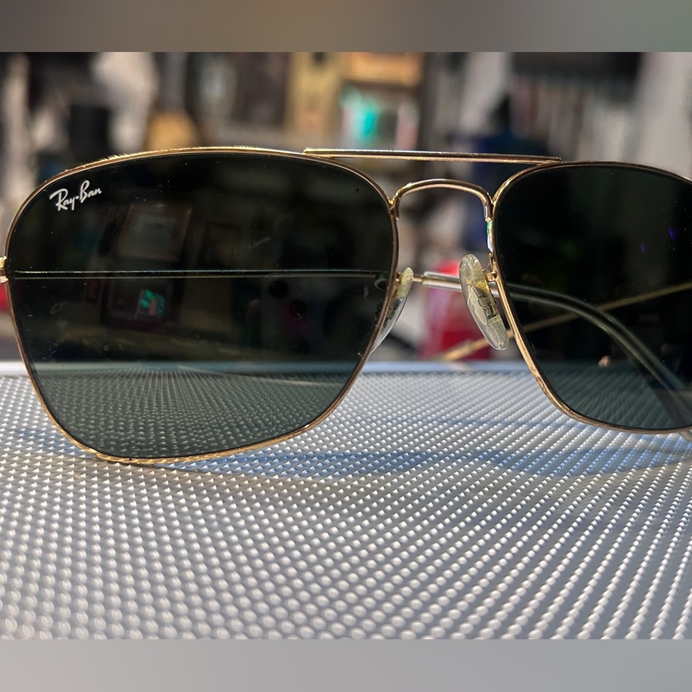 Classic Ray-ban Aviator Sunglasses with Gold Frame and Dark Green Lenses